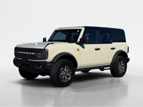 New 2025 Ford Bronco Badlands image 3