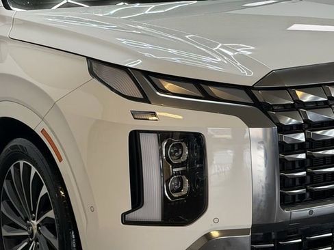 Used 2023 Hyundai Palisade Calligraphy AWD/4WD image 2