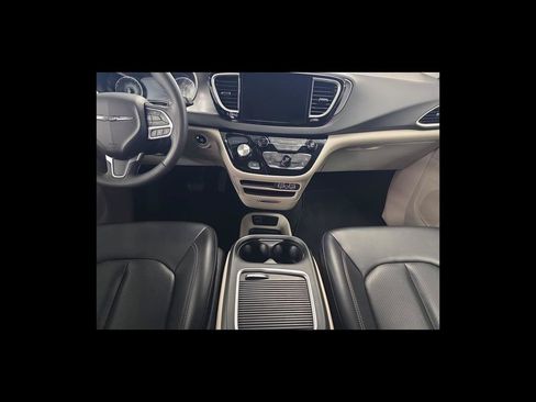 Used 2023 Chrysler Pacifica Touring-L FWD image 13