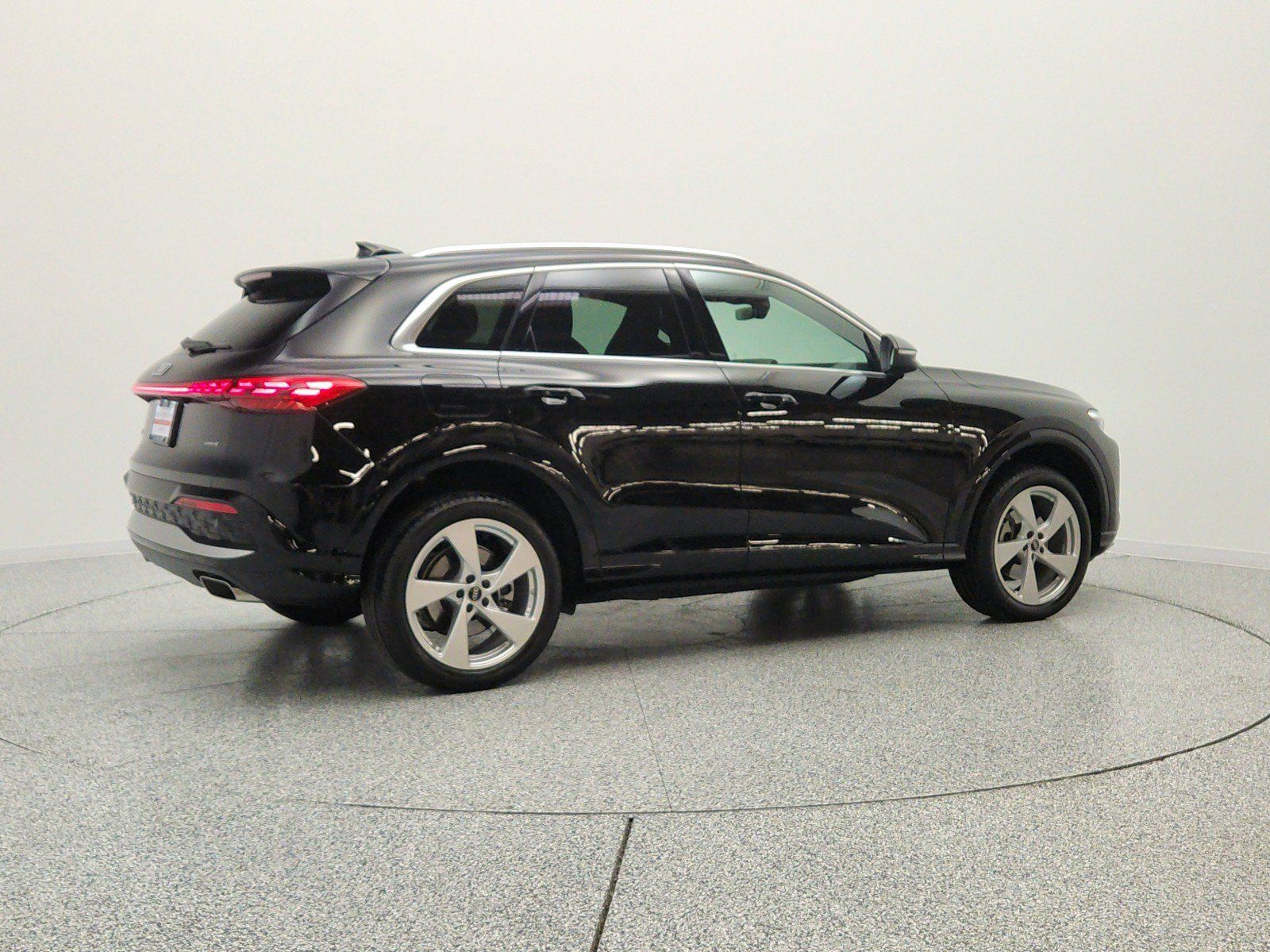 Used 2025 Audi Q5 Premium Plus w/ Premium Plus AWD/4WD image 5