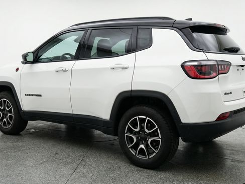 Used 2025 Jeep Compass Trailhawk AWD/4WD image 6