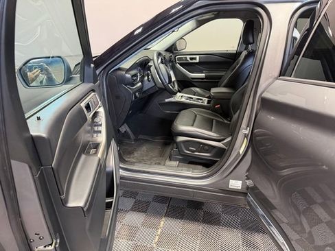 Used 2023 Ford Explorer XLT w/ Equipment Group 202A image 13