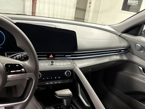 Used 2024 Hyundai Elantra Blue image 8