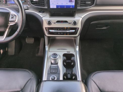Used 2022 Ford Explorer XLT w/ Equipment Group 202A AWD/4WD image 18
