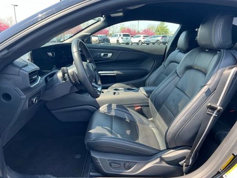 Used 2025 Ford Mustang GT Premium image 8