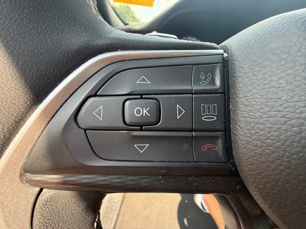 Used 2024 Jeep Grand Cherokee Altitude AWD/4WD image 16
