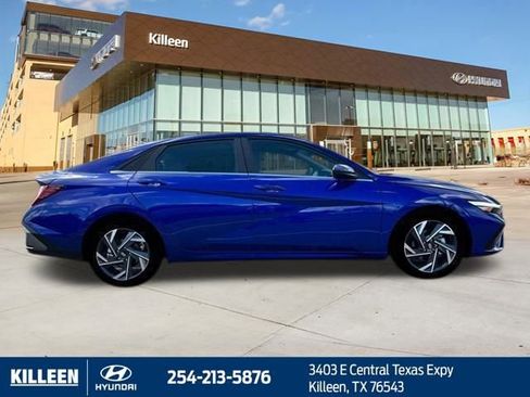 Used 2025 Hyundai Elantra SEL FWD image 11