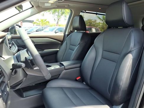 Used 2023 Nissan Rogue SV w/ SV Premium B Package FWD image 5