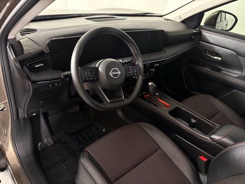 Used 2025 Nissan Kicks SR FWD image 17