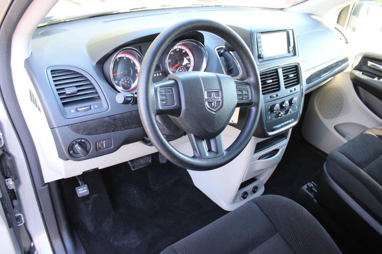 Used 2018 Dodge Grand Caravan SE w/ UConnect Hands-Free Group FWD image 8