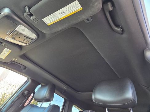 Used 2017 Jeep Grand Cherokee Limited w/ Luxury Group II image 10