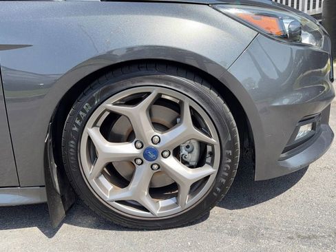 Used 2018 Ford Focus ST w/ Equipment Group 401A FWD image 12