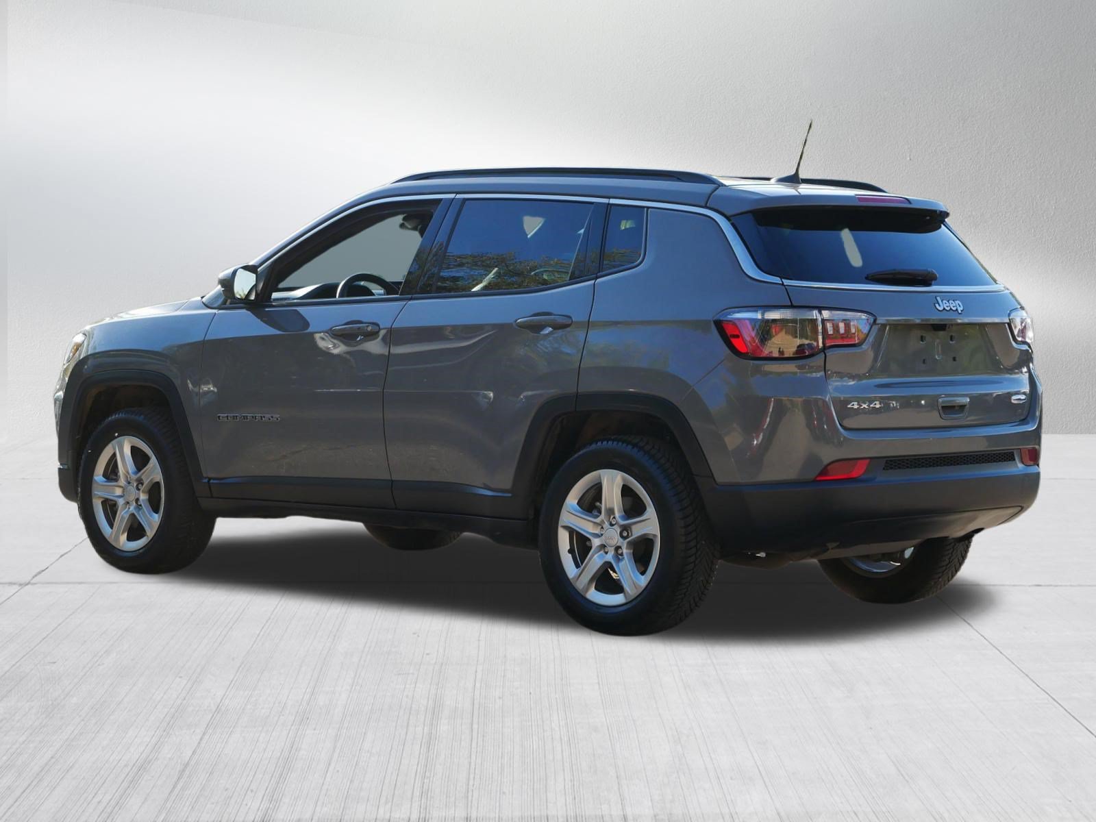 Used 2023 Jeep Compass Latitude w/ Convenience Group AWD/4WD image 5
