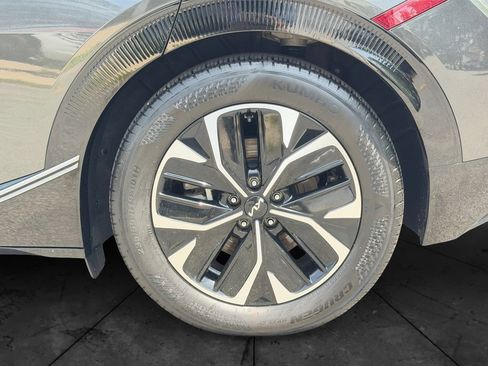 Certified 2023 Kia EV6 Wind AWD/4WD image 27