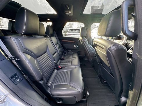 Used 2018 Land Rover Discovery HSE image 31