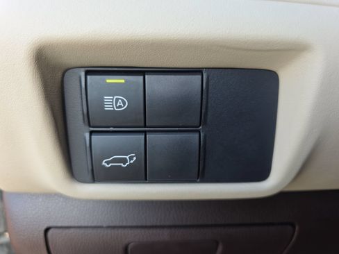 Used 2021 Toyota Highlander XLE AWD/4WD image 27