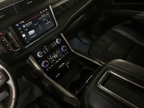 Used 2022 GMC Yukon XL Denali w/ Denali Ultimate Package AWD/4WD image 38