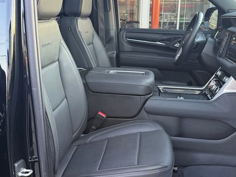 Used 2024 GMC Yukon XL Denali w/ Advanced Technology Package image 17