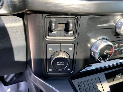 Used 2024 Ford F250 Lariat w/ Lariat Ultimate Package AWD/4WD image 33