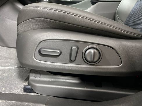 Used 2025 Buick Envista Preferred w/ Convenience I Package image 12