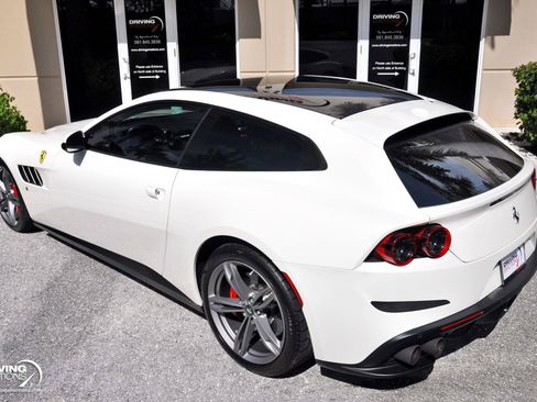 Used 2017 Ferrari GTC4Lusso AWD/4WD image 28