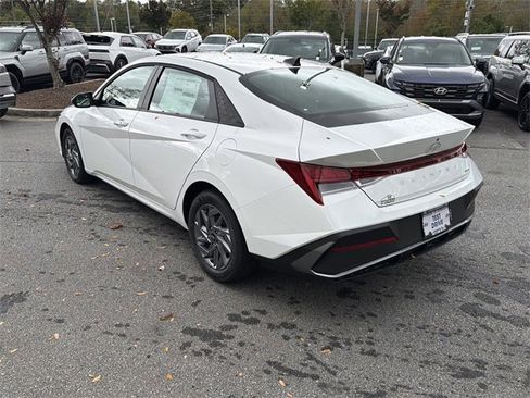 New 2026 Hyundai Elantra Blue image 5