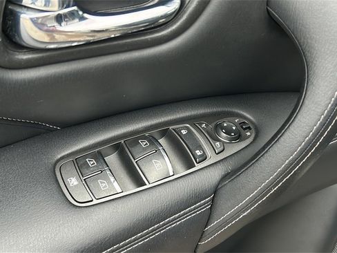 Used 2019 INFINITI QX80 Luxe w/ Proassist Package image 9