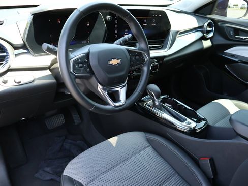 Used 2024 Chevrolet Trax LT w/ Driver Confidence Package image 3