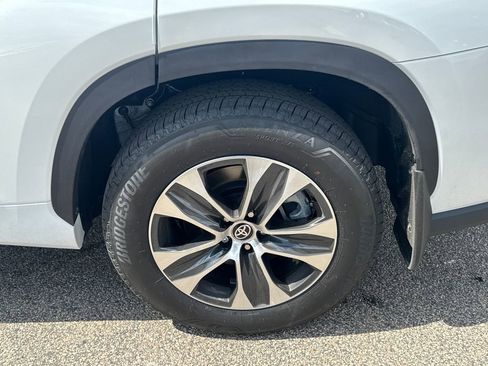 Used 2026 Toyota Highlander XLE image 41