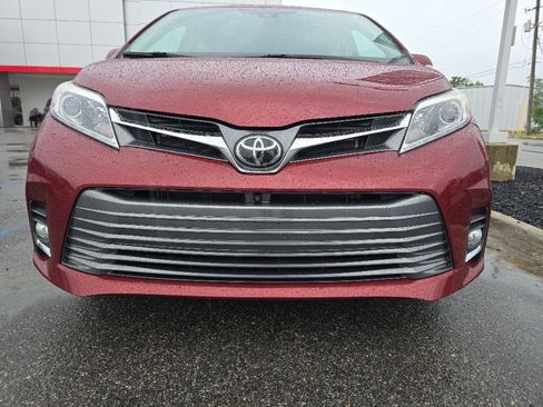 Used 2020 Toyota Sienna Limited Premium FWD image 22