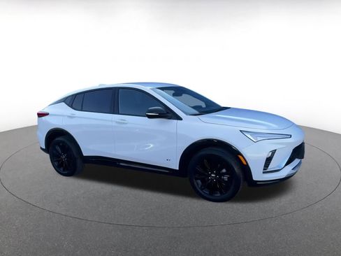 Used 2025 Buick Envista Sport Touring image 2