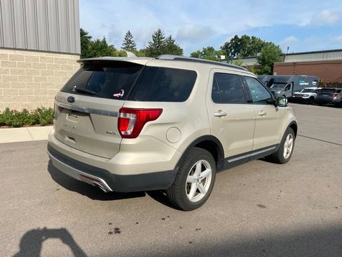 Used 2017 Ford Explorer XLT w/ Equipment Group 202A AWD/4WD image 5