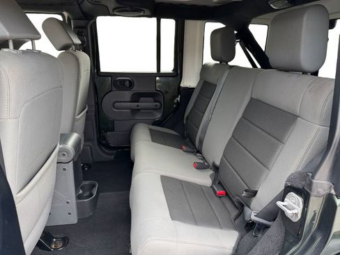 Used 2010 Jeep Wrangler Unlimited Sahara w/ Dual Top Group image 18