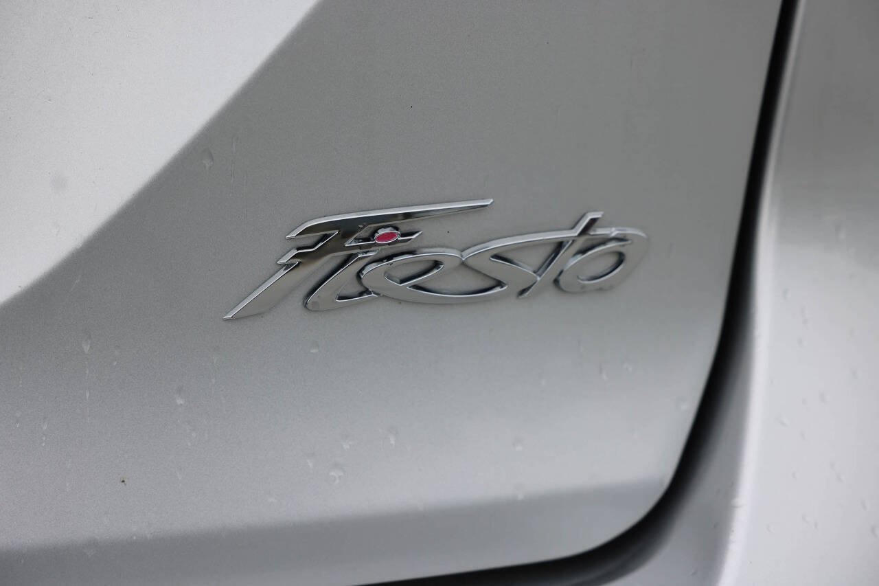 Used 2015 Ford Fiesta SE FWD image 32