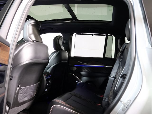 Used 2022 Jeep Grand Cherokee Summit w/ Adv Protech Group IV AWD/4WD image 14