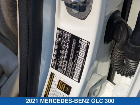 Used 2021 Mercedes-Benz GLC 300 4MATIC image 39
