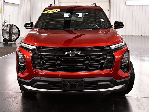 Used 2025 Chevrolet Equinox LT w/ Convenience Package II AWD/4WD image 2