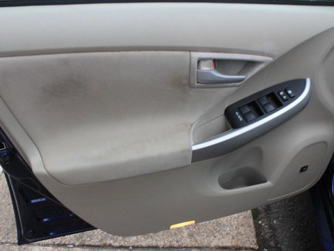 Used 2011 Toyota Prius Five image 12