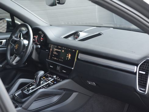 Certified 2021 Porsche Cayenne AWD/4WD image 21