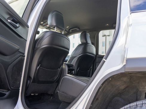 Used 2023 Jeep Grand Cherokee Altitude image 28