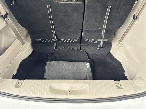 Used 2024 Chrysler Pacifica Touring-L image 17