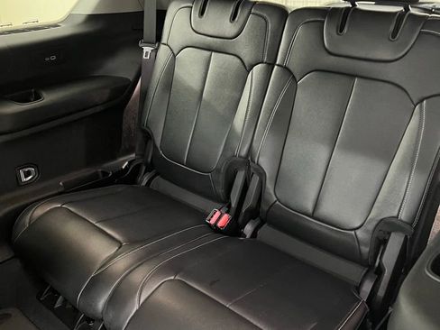 Used 2023 Jeep Grand Cherokee L Limited AWD/4WD image 15