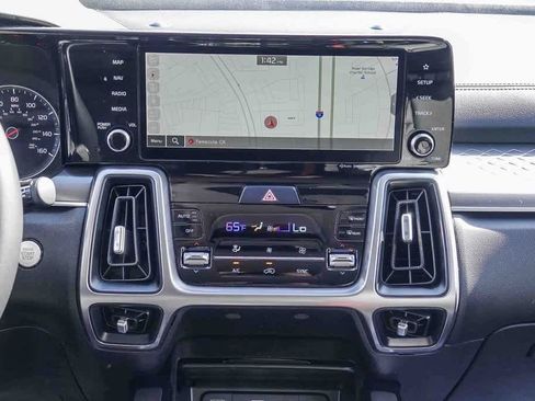 Certified 2023 Kia Sorento S w/ Panoramic Sunroof Package image 9