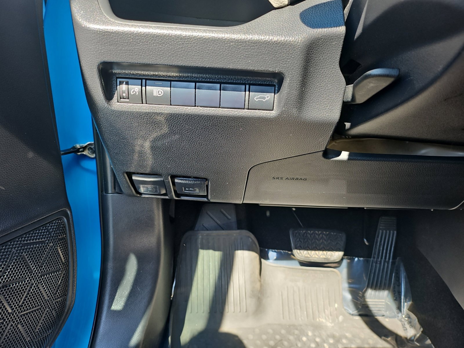 Used 2019 Toyota RAV4 XLE w/ Convenience Package FWD image 23