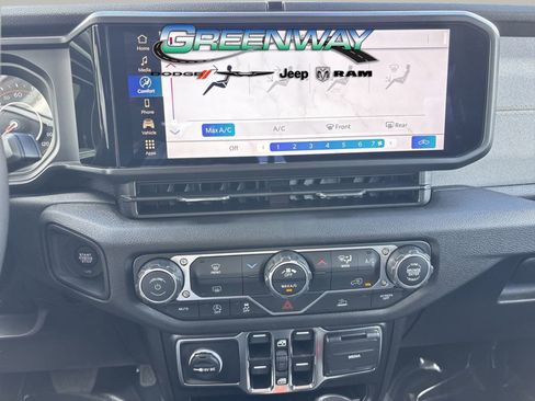 New 2025 Jeep Gladiator Sport image 17