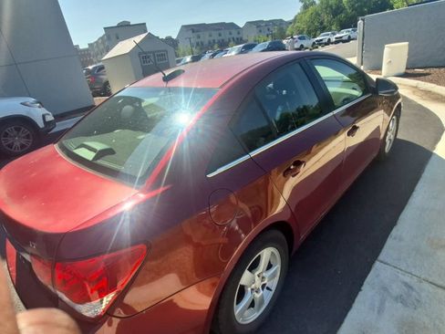 Used 2015 Chevrolet Cruze LT w/ Technology Package FWD image 4