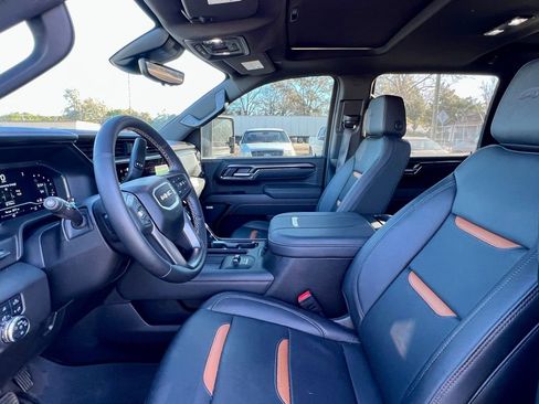 Used 2025 GMC Sierra 2500 AT4 w/ AT4 Premium Plus Package image 4