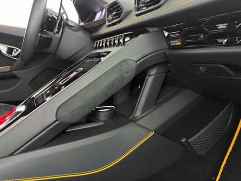 Used 2020 Lamborghini Huracan EVO RWD image 25