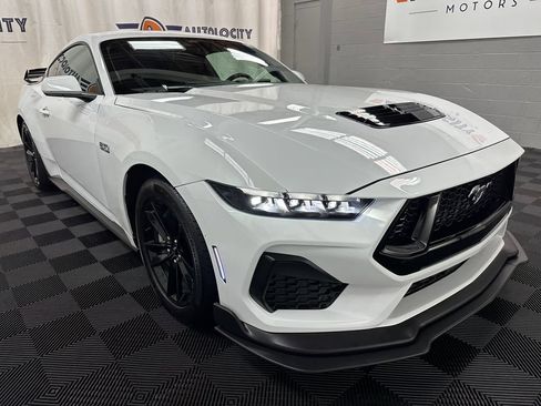 Used 2025 Ford Mustang GT RWD image 2