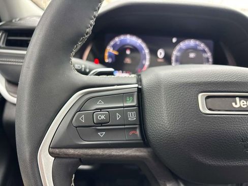 Used 2023 Jeep Grand Cherokee Limited w/ Black Appearance Package image 20